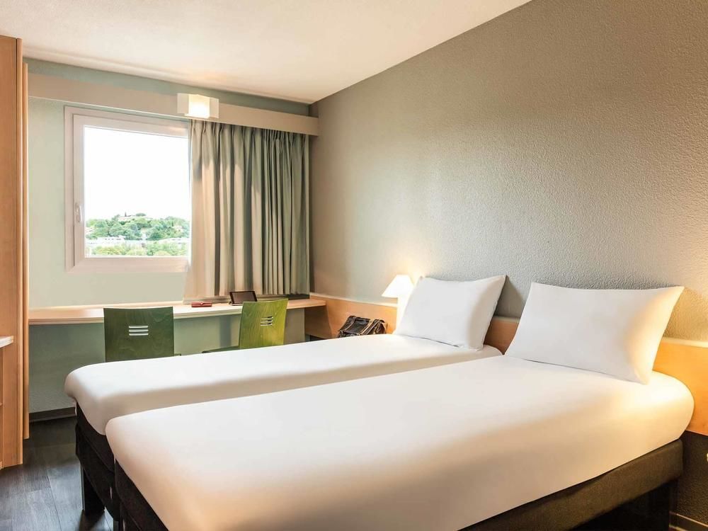 Ibis Auch Hotel Exterior photo